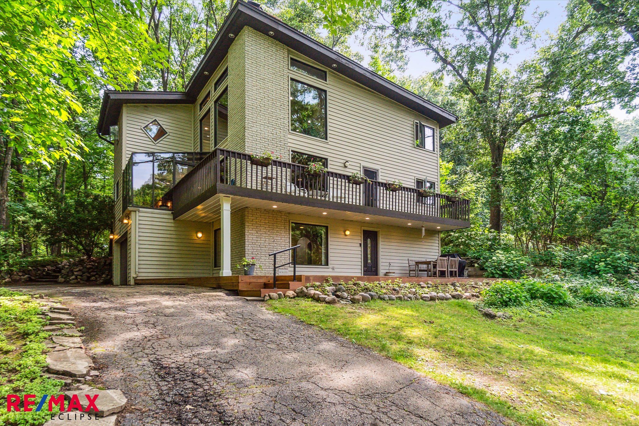 Possum Ln, Orchard Lake, MI 48324
