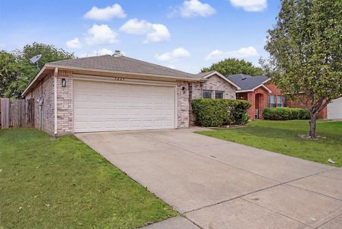 5225 Newcastle Ln, Fort Worth, TX, 76135-1448 | Card Image