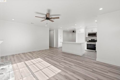 60 Riverside Ct, Bay Point, CA, 94565-2915 | Card Image