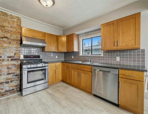 2206 Eighth Ave, New Westminster, BC, V3M2V1 | Card Image