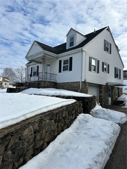 2-103 Oak St, Westerly, RI, 02891-1784 | Card Image