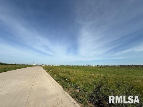 6794 Meghan Ave, Bettendorf, IA, 52722-6447 | Card Image