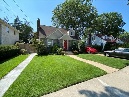 77 Brunswick Ave, Williston Park, NY, 11596-1503 | Card Image