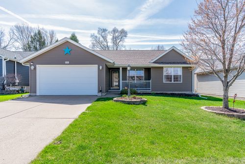 1951 W 59th St, Davenport, IA, 52806-1776 | Card Image