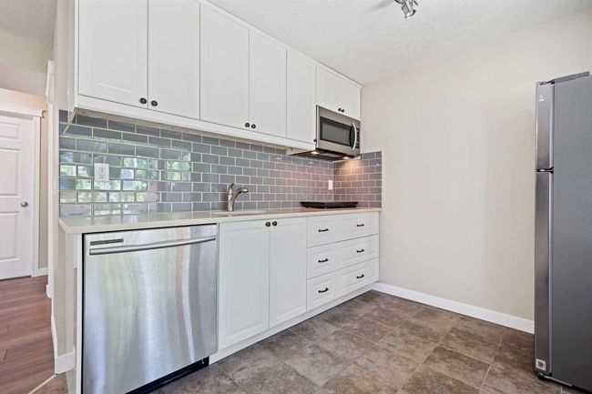 19 Rockyspring Green Nw, House other with 4 bedrooms, 4 bathrooms and 4 parking in Calgary AB | Image 32