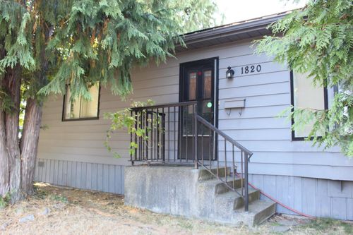 1820 Salton Rd, Abbotsford, BC, V2S3W6 | Card Image