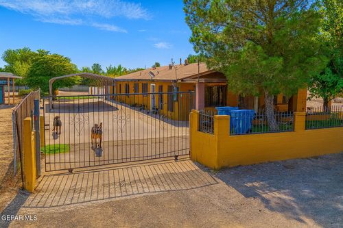 11749 Socorro Rd, Socorro, TX, 79927-3015 | Card Image