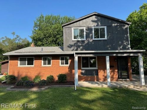 33315 Vista Way, Fraser, MI, 48026-4324 | Card Image
