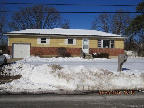 334 Robbins St, Lindenhurst, NY, 11757-1432 | Card Image