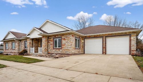 924 Elmridge Dr, Cedar Falls, IA, 50613-5686 | Card Image