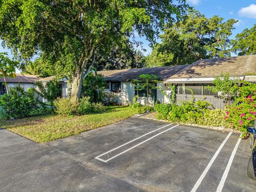 77 Westecunk Dr, Royal Palm Beach, FL, 33411-8252 | Card Image