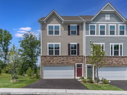 31 Force Dr, Budd Lake, NJ, 07828-1441 | Card Image