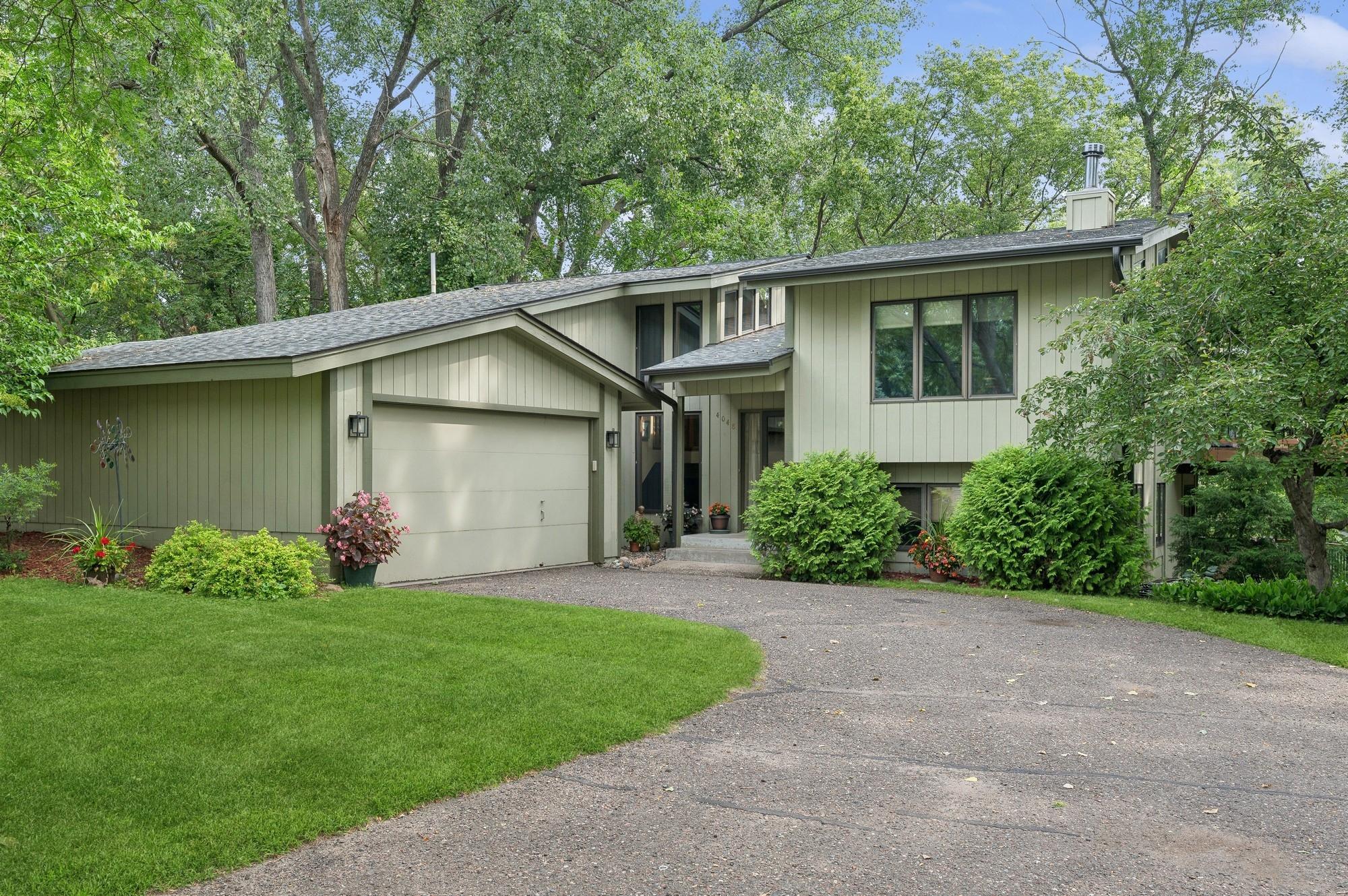 Lakehill Cir, Saint Paul, MN 55110