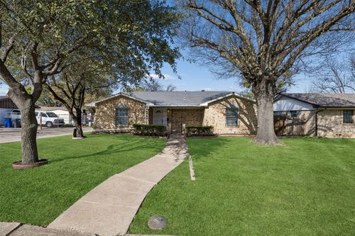 831 Kelso Dr, Dallas, TX, 75211-6943 | Card Image