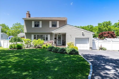 19 Sycamore St, Melville, NY, 11747-1617 | Card Image