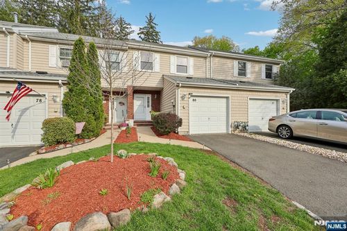 80 Lexington Ln, Wayne, NJ, 07470-6332 | Card Image