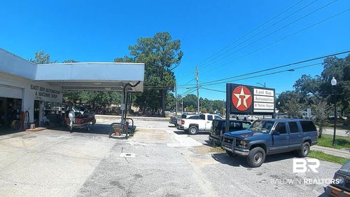 1909 Main St, Daphne, AL, 36526-4519 | Card Image