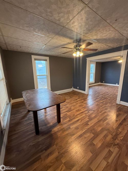 306 S Main St, Sigourney, IA, 52591-1424 | Card Image