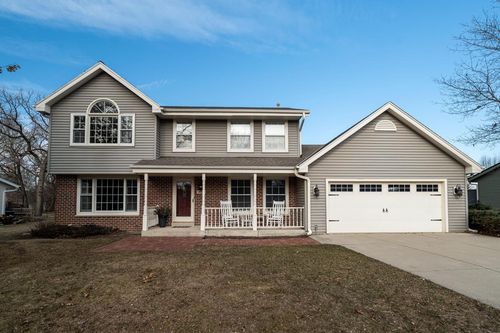 8850 W Lake Pointe Circle, Franklin, WI, 53132 | Card Image