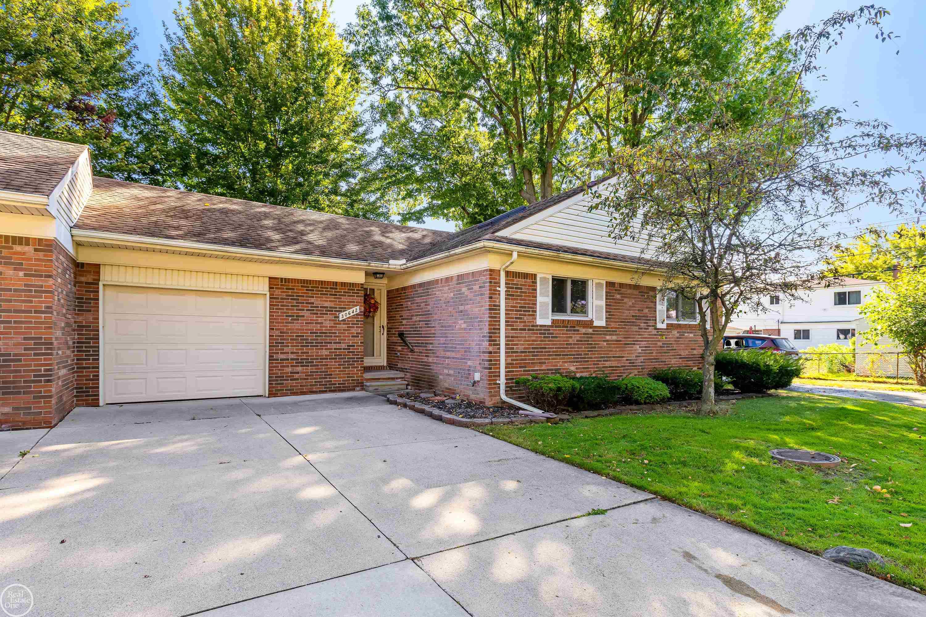 Underwood Dr, Roseville, MI 48066