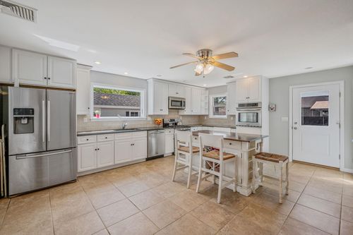 1013 10th St, West Babylon, NY, 11704-3815 | Card Image