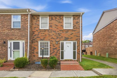 jg8-501 Clairbrook Ave, Columbus, OH, 43228-2545 | Card Image