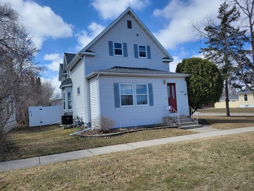 933 Labree Ave N, Thief River Falls, MN, 56701-1636 | Card Image