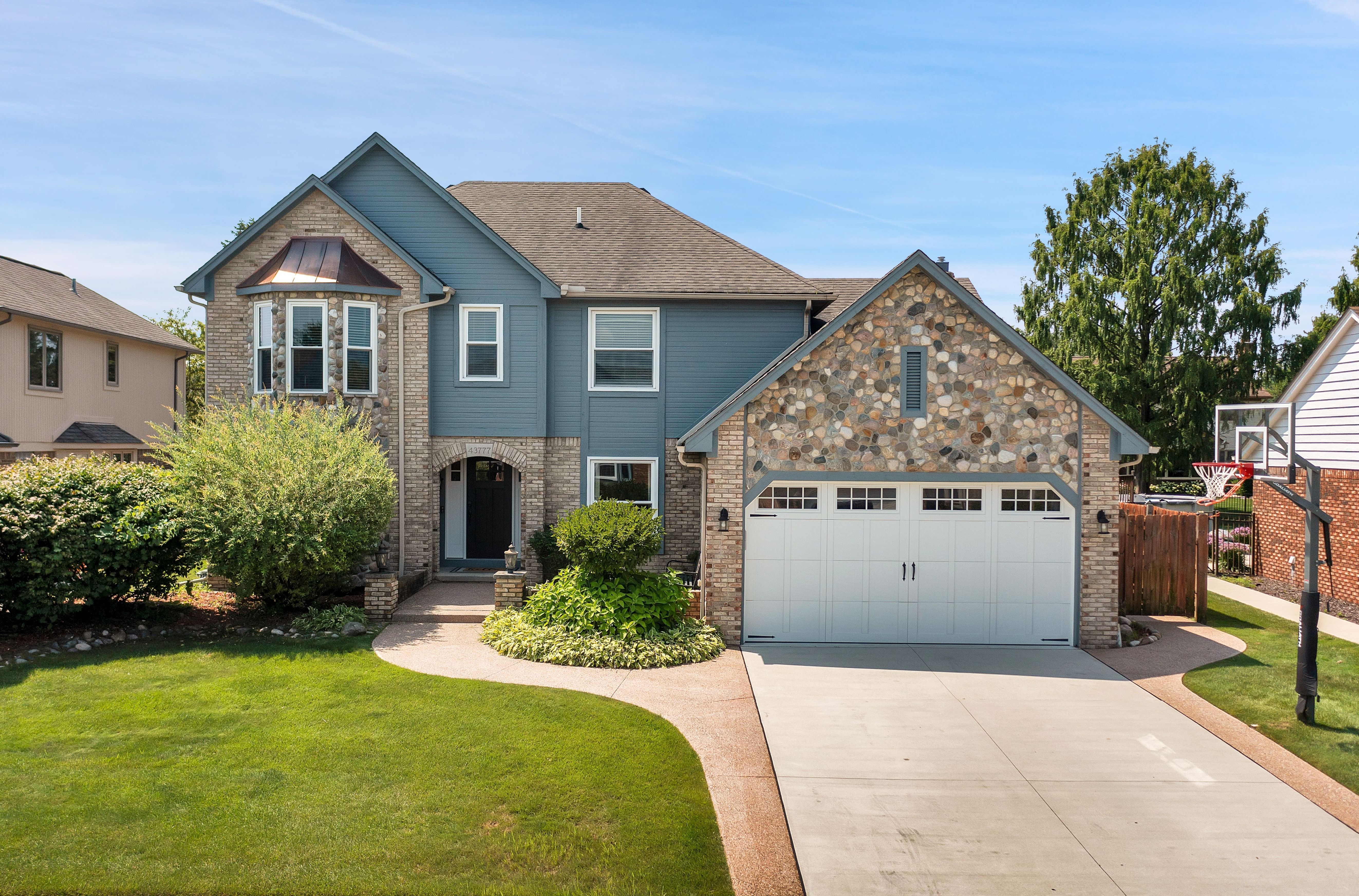 Gunnison Dr, Clinton Township, MI 48038