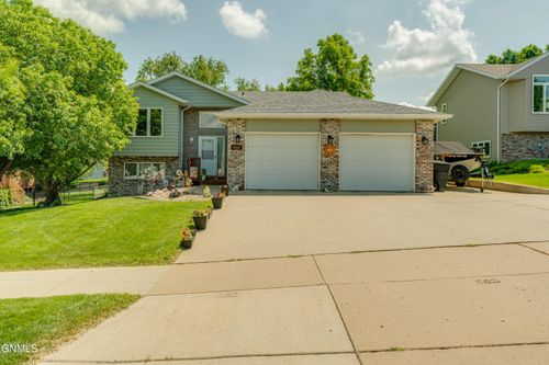 219 E Calgary Avenue, Bismarck, ND, 58503 | Card Image