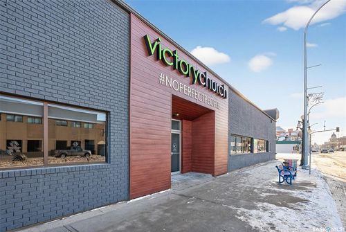 637 Main St N, Moose Jaw, SK, S6H0W6 | Card Image