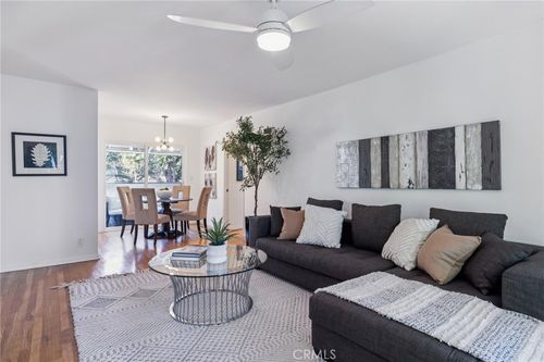 4-6400 Primrose, Los Angeles, CA, 90068 | Card Image
