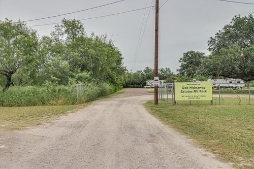 180 County Road 112, Alice, TX, 78332-7782 | Card Image
