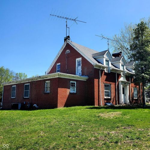 521 W Commerce St, Brownstown, IN, 47220-1813 | Card Image