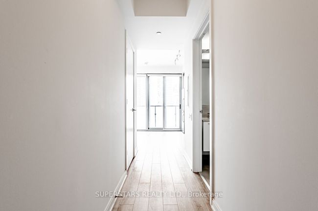 2413 - 50 Charles St E, Condo with 0 bedrooms, 1 bathrooms and null parking in Toronto ON | Image 5