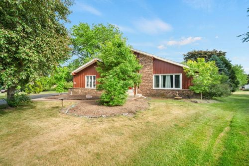 N106W15749 Adams Ct, Germantown, WI, 53022-4101 | Card Image