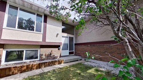 105 Fonda Crt Se, Calgary, AB, T2A6B5 | Card Image