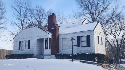 2421 Ne Vivion Rd, Kansas City, MO, 64118-6221 | Card Image