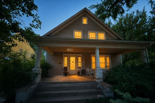 608 E 1st St, Newton, KS, 67114-3944 | Card Image