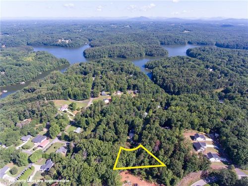 3703 Lakeview Dr, Gainesville, GA, 30501-7638 | Card Image