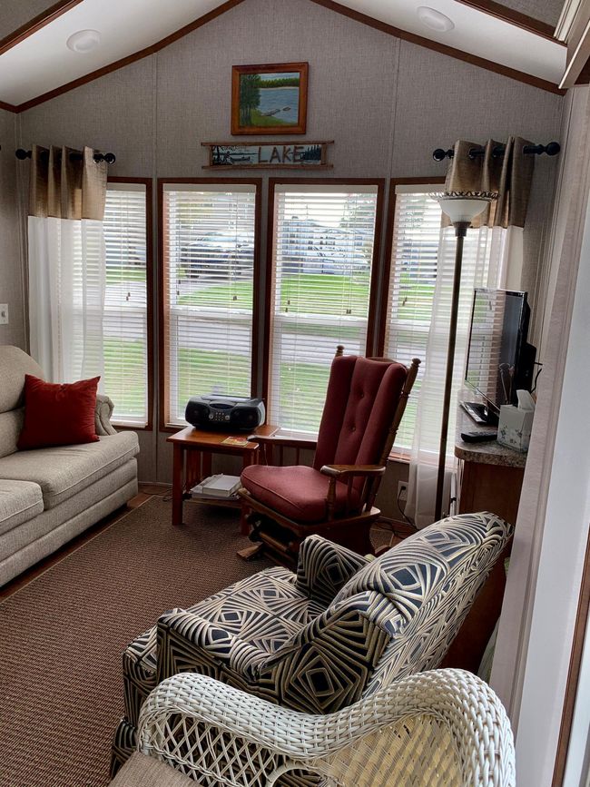 2021 Summit Park Model on beautiful large unit on "Playground Circle" in Cokato Lake RV Resort. Includes custom sun room, shed and more! | Image 17