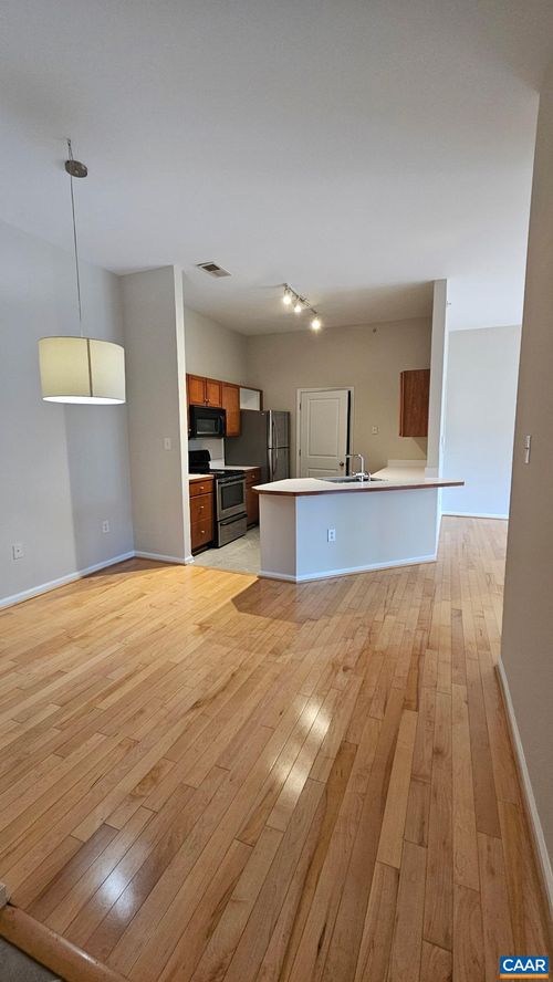 4b-750 Walker Sq, CHARLOTTESVILLE, VA, 22903-3473 | Card Image