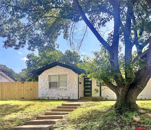 611 Cannon Dr, Euless, TX, 76040-5308 | Card Image