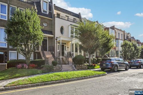 185 Kensington Dr, Fort Lee, NJ, 07024-1801 | Card Image