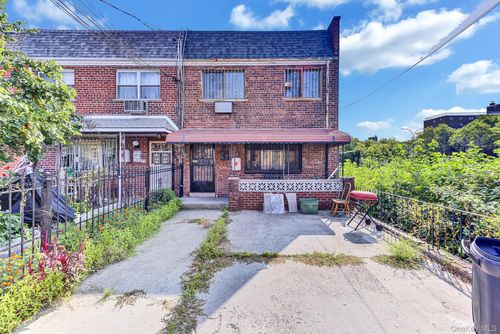 789 Autumn Ave, Brooklyn, NY, 11208-4501 | Card Image