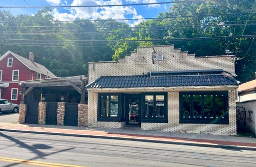 127 Center St, Shelton, CT, 06484-3243 | Card Image