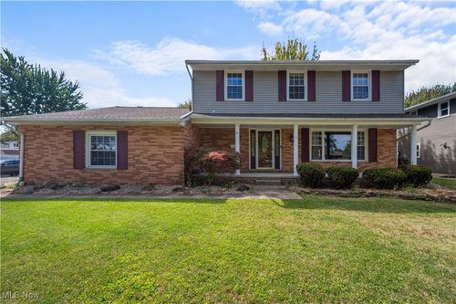 13541 Indian Creek Dr, Middleburg Heights, OH, 44130-6810 | Card Image
