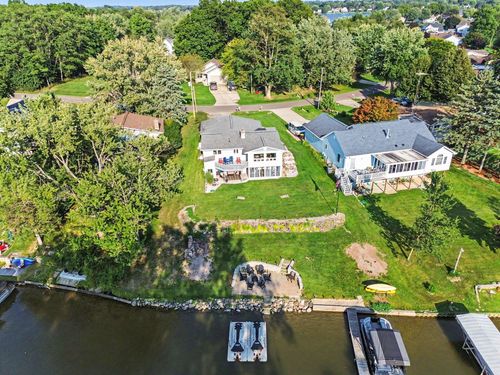 124 Claremont Cir, Brooklyn, MI, 49230-9704 | Card Image