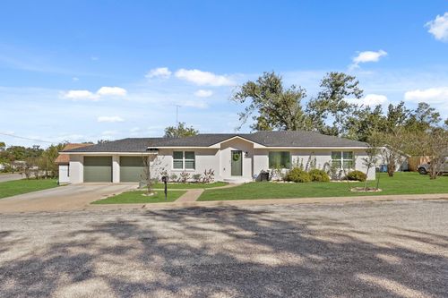 712 E Kuehn St, Bellville, TX, 77418-2804 | Card Image