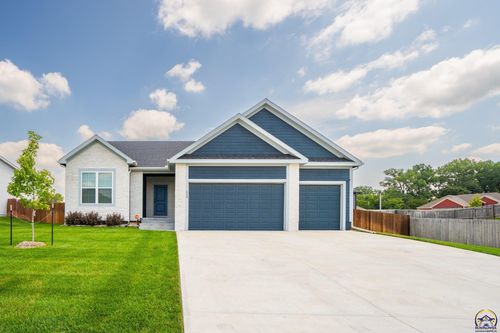 649 N Oakwood Ln, Tonganoxie, KS, 66086-7814 | Card Image