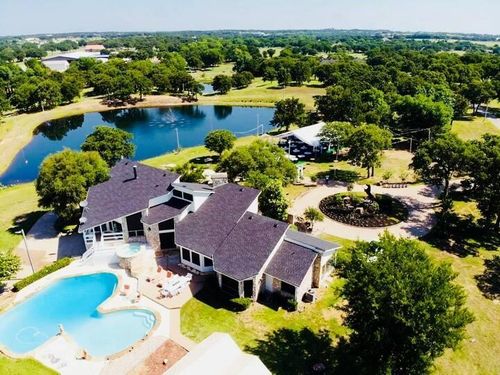 10827 Saint John Rd, Pilot Point, TX, 76258-6635 | Card Image